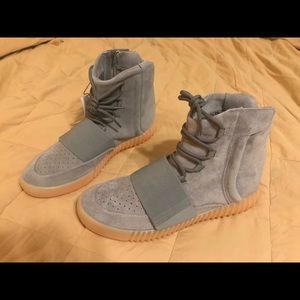 Yeezy Boost 750 Glow in the Dark Grey/Gum